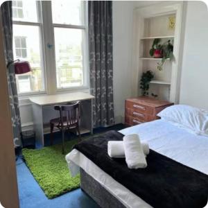 Old Town Edinburgh Fringe Apartment