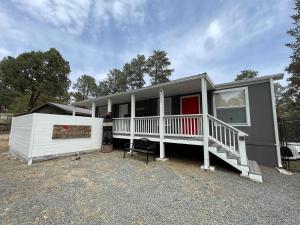 Holiday Home room in Lovers Landing - private hot tub and pet friendly