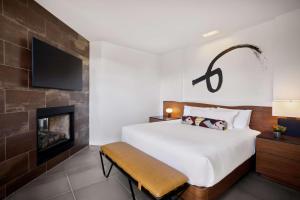 Superior King Suite room in Bardessono Hotel and Spa