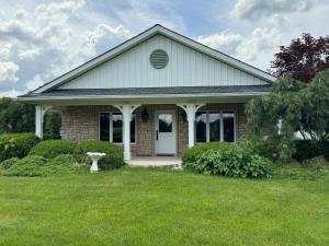 Smucker Country Cottage-Hot Tub