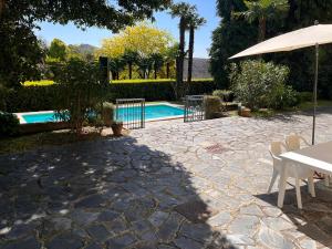 Villa Santa Chiara Lesa - appartamento vista lago con piscina