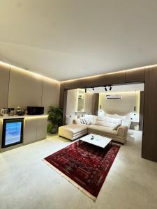 استديو مميز بجلسة ودخول ذاتي