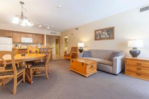 King Jacuzzi Suite, Full Kitchen, Heated pool