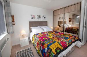 Beautiful attractive house free parking near Airport