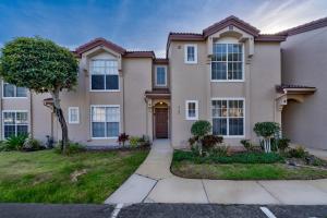 Charming and Cozy Townhome Near Disney