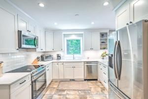 Spacious Family Home Near Hiking and Breweries!