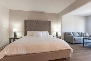 Studio-King Bed with Heated pool