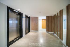 Hospede-se a passos da praia de Itapuã, com piscina e academia - RGF