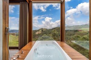 Charmosa cabana com vista incrível na serra VST005