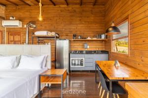 Charmosa cabana com vista incrível na serra VST005