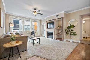 Luxury 2BR 2BA Apartment with Pool Gym & Theater
