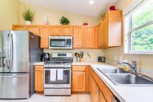 Peaceful Escape with Golf Cart in The Villages!