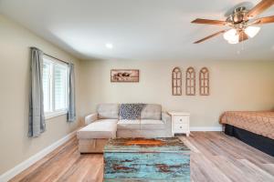 Studio Stay with Deck in Missouri Wine Country