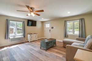 Studio Stay with Deck in Missouri Wine Country