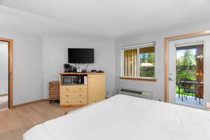 Dashas alpine retreat at Icicle Village with pool and hot tub