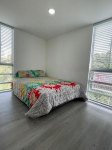 CC Fundadores, cerca sector el Cable y CC Mall Plaza