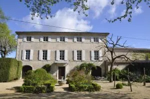 莱斯西加莱斯住宿加早餐旅馆 - Charols