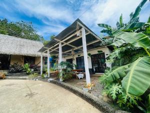 Jungle Hostel & Private Rooms