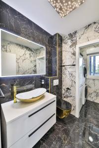 Sky Pool Penthouse with a huge heated private pool