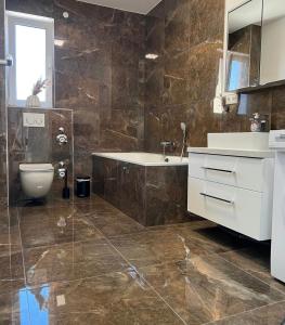 Neubau Apartment 4 Zimmer 111 Quadratmeter inklusive Küche Große Balkonterasse 2x Bad Auto Parkplatz Citynah Braunschweig