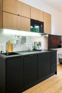 Discover Krakow Apartments - Lubomirskiego St - Classic & Modern - Near Main Station, Netflix and AC