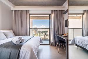 BHaus Paraíso On Paulista - Studio com Varanda e Vista Incrível 14o andar - ao lado do Metrô Paraíso - Estacionamento pago no prédio - Academia - Lavanderia Omo - OP4