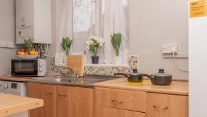 2 Bedroom Home Coventry, Parking