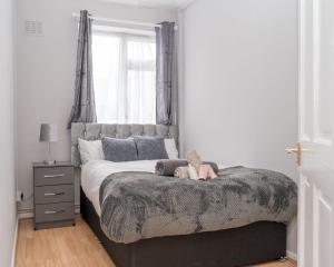2 Bedroom Home Coventry, Parking