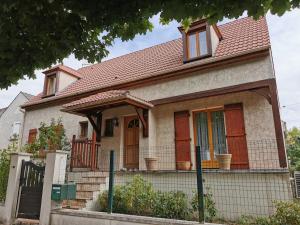 Villa entière proche Aéroport CDG Disney Astérix Parc Expositions - 3hvězdičkové hotely ve městě Tremblay En France