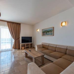 Spacious Villa Reževići