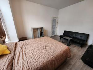 Newly Refurbished 3 Bedroom House with Lovely Garden