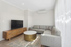 Perth Tranquil Tree Views 2 Bedroom 2 Bathroom Apartment Single Room room