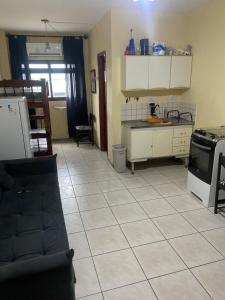 Kitnet Praia Grande - Aviação 500 metros da praia AR CONDICIONADO - GELADEIRA - FOGÃO - SOFÁ CAMA - WIFI