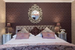 Executive Double Room with Jacuzzi room in Maenan Abbey Hotel