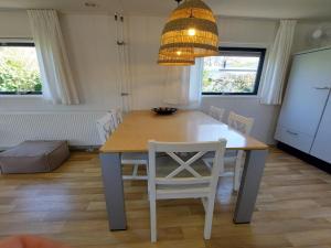 Chalet Sea Birds