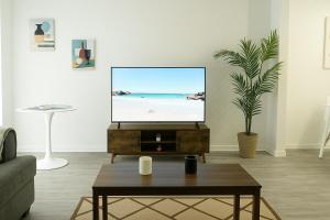 Spacious 2BR Townhouse - 3 Queens - Sleeps 8