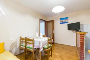 Apartments by the sea Mastrinka, Ciovo - 24018