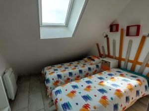 Maisons de vacances Gite tout confort pres du circuit des 24H du Mans - 3 chambres, jardin et parking prive - FR-1-410-261 : photos des chambres