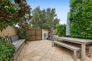 Fabulous Family Escape-Fairlight