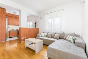 Apartments with parking space Split - 24252