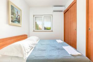 Apartments with parking space Split - 24252