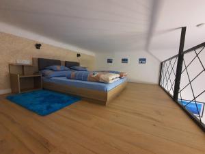 Blue Apple Apartment