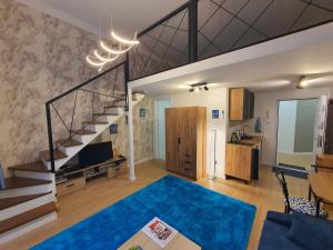 Blue Apple Apartment