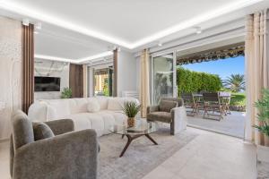 REF 2004 - Cannes - Sea view apartment for rent