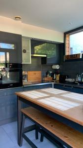 Superbe T3- Two bedrooms appartment with garden and pétanque! Perfect Spot!