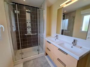 Maisons de vacances Holiday Home in Hanvec near Bay of Brest : photos des chambres