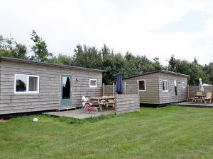 Attractive cabin at the Hegermeer