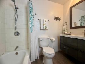 The Happy Cabin w hot tub