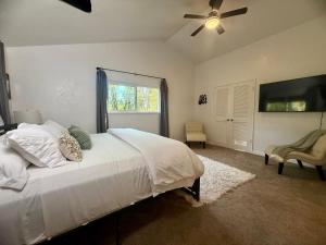 The Happy Cabin w hot tub