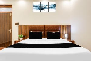 HOTEL O NIDHIVAN PALACE